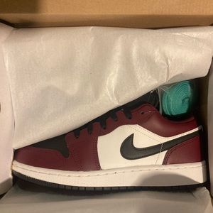 Jordan 1 Low Dark Beetroot GS size 5.5y